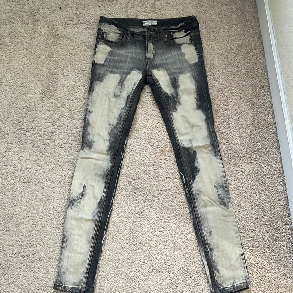 Practically brand new no flaws. Worn maybe once.